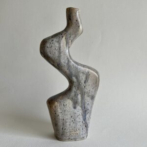 Handbyggd Lightning Bolt Vase i keramik med böljande form