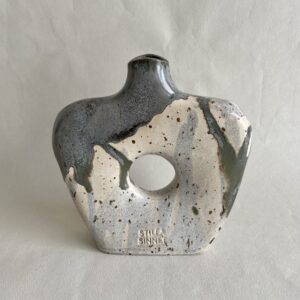 Stor handgjord Peephole Vase i keramik med runt hål genom formen